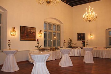 Hochzeit: Der kleine Renaissance-Saal eignet sich sehr gut für Empfänge und Buffets.  - Landschloss Parz