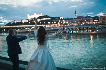 Hochzeit: Heiraten im River's Club dem Clubschiff auf der Donau, Bratislava.
Foto © stillandmotionpictures.com - River's Club