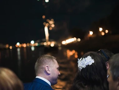 Hochzeitslocation: Genießen Sie vom River's Club aus ein Feuerwerk auf der Donau.
Foto © stillandmotionpictures.com - River's Club