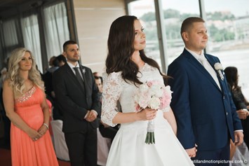 Hochzeit: Heiraten im River's Club dem Clubschiff auf der Donau, Bratislava.
Foto © stillandmotionpictures.com - River's Club