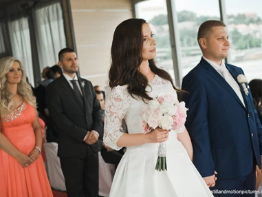 Hochzeitslocation: Heiraten im River's Club dem Clubschiff auf der Donau, Bratislava.
Foto © stillandmotionpictures.com - River's Club