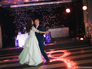 Hochzeitslocation: Heiraten im River's Club dem Clubschiff auf der Donau, Bratislava.
Foto © stillandmotionpictures.com - River's Club