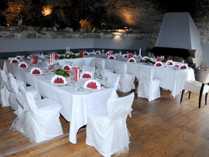 Hochzeit - Bezirk Villach - Hochzeitstafel im Burgstüberl, Burg Landskron - Burg Landskron