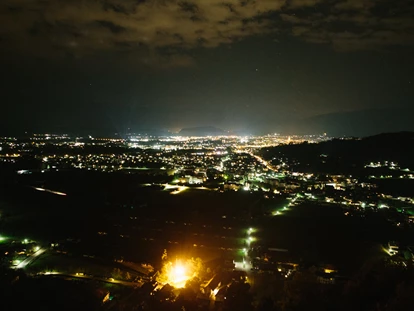 Hochzeit - Bezirk Villach - Ausblick bei Nacht von der Burg Landskron. - Burg Landskron